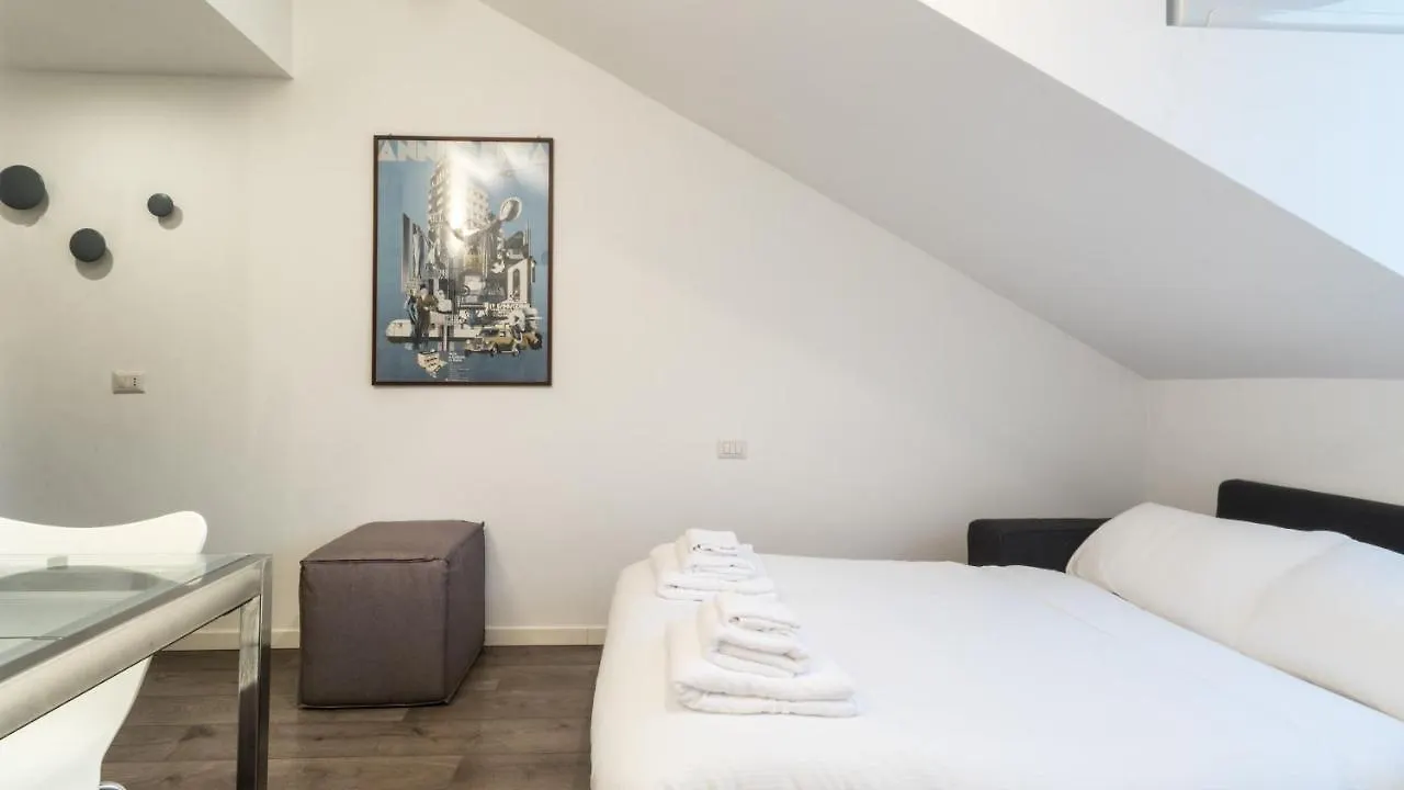 Italianway - Corso Como 9 Μιλάνο 0*,